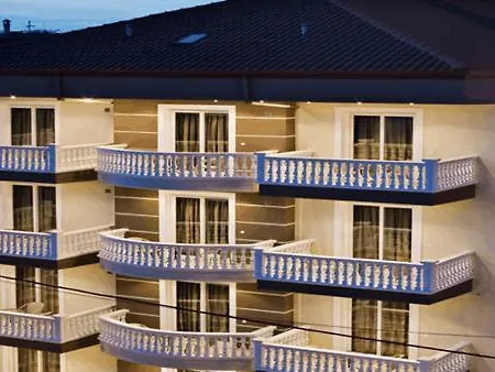 Rg Status 3* Paralía