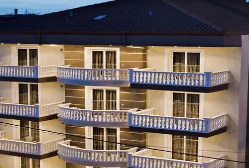 Rg Status 3* Paralía